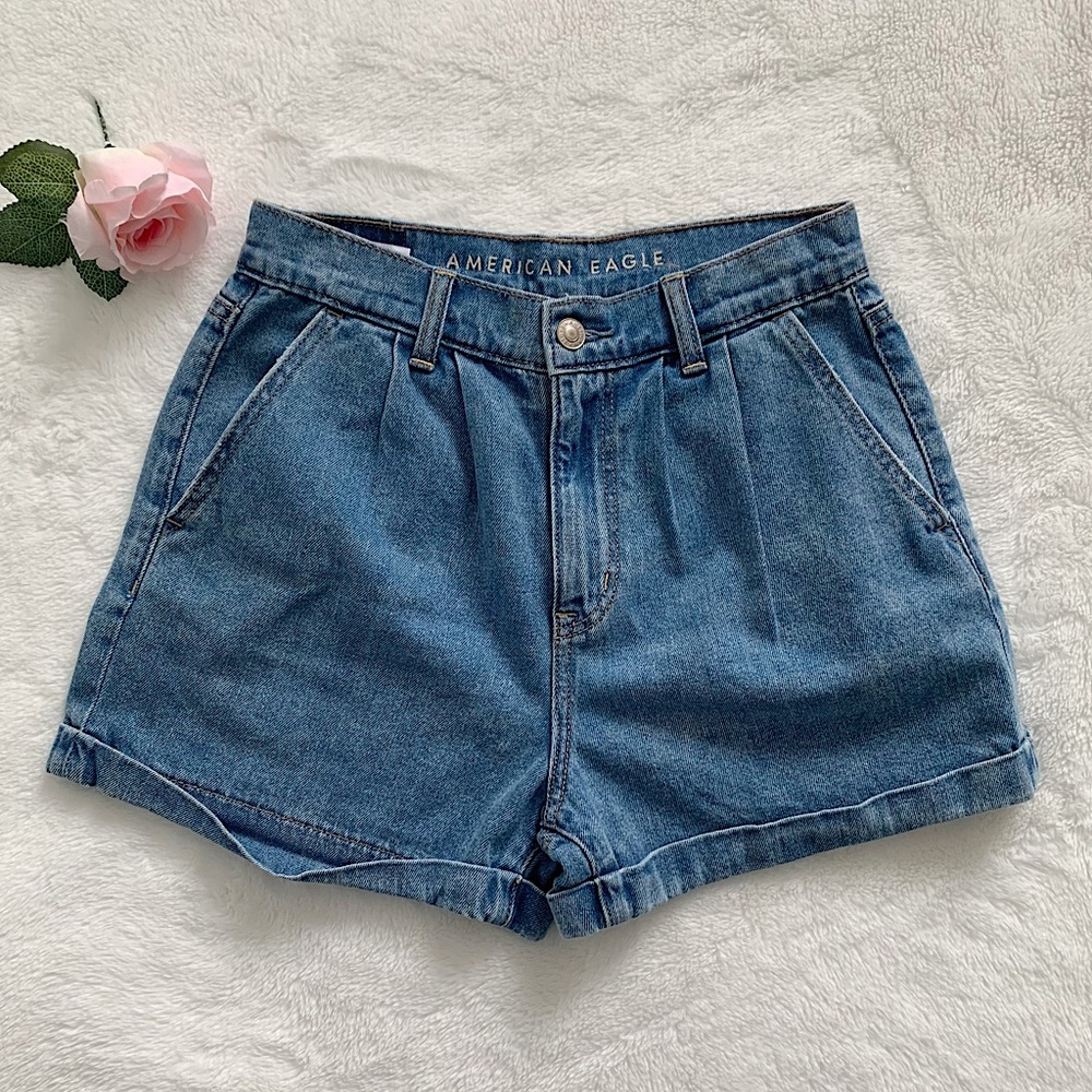 AMERICAN EAGLE | "Mom short" high waisted jean shorts